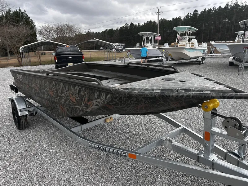 Slide: The Image of Edge Boats HSPD Series 1756DB 2026 - 3