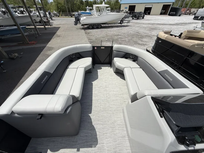 Slide: The Image of Interior of Viaggio Lago V 22U-TRITOON-HONDA 200, 2026 model. - 8