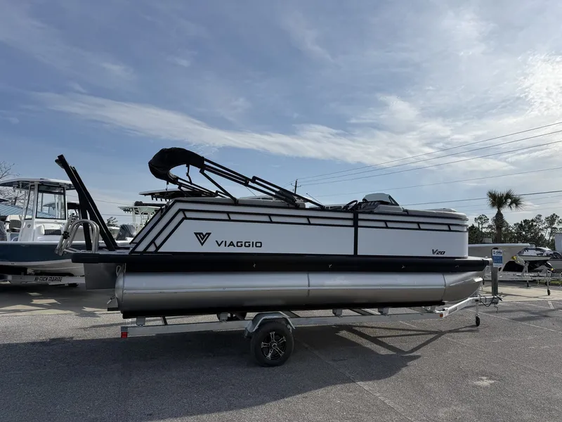 Slide: The Image of Viaggio Lago V 20 U-HONDA 140 2026 - 2