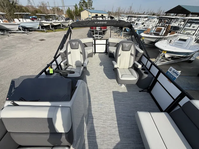 Slide: The Image of Viaggio Lago V 20 U-HONDA 140 2026 - 7