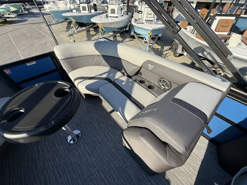 Slide: The Image of Viaggio Lago X 22U 2026 - 3