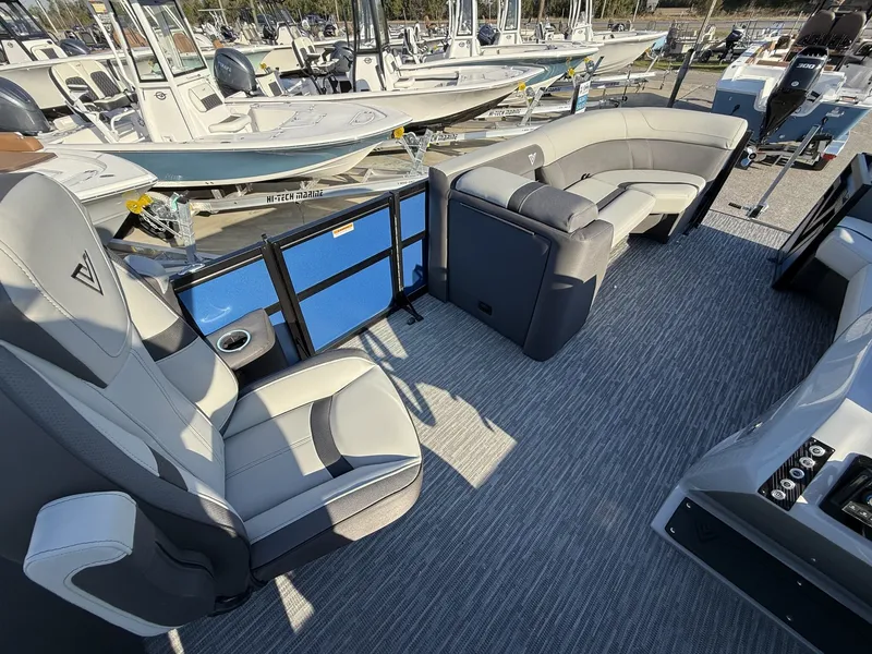 Slide: The Image of Viaggio Lago X TRITOON-HONDA 200 2026 - 10