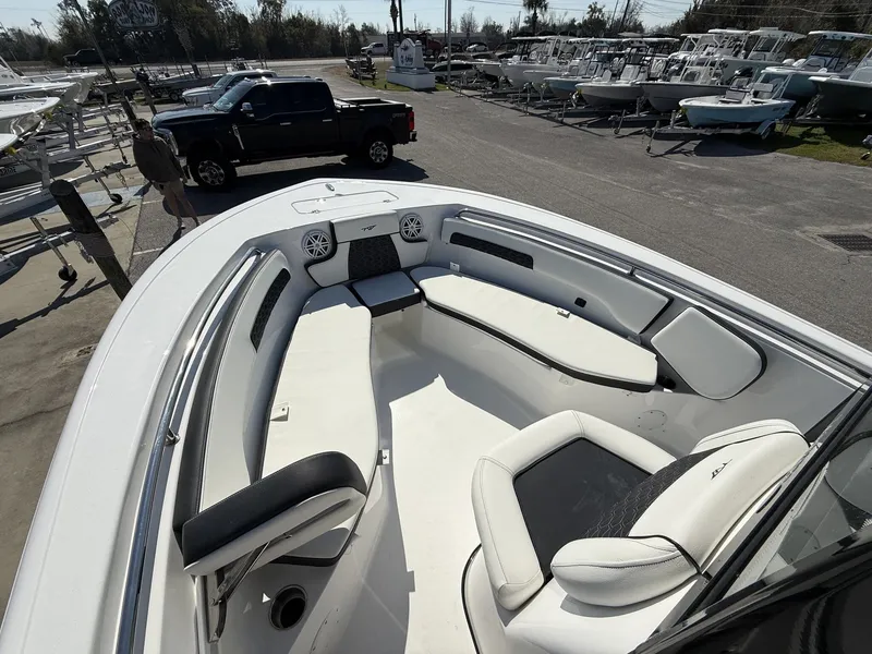 Slide: The Image of Tidewater 220 LXF 2026 - 5