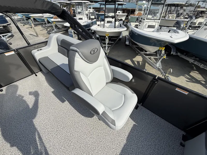 Slide: The Image of Veranda Vista View Series 20RC TRITOON 2026 - 11