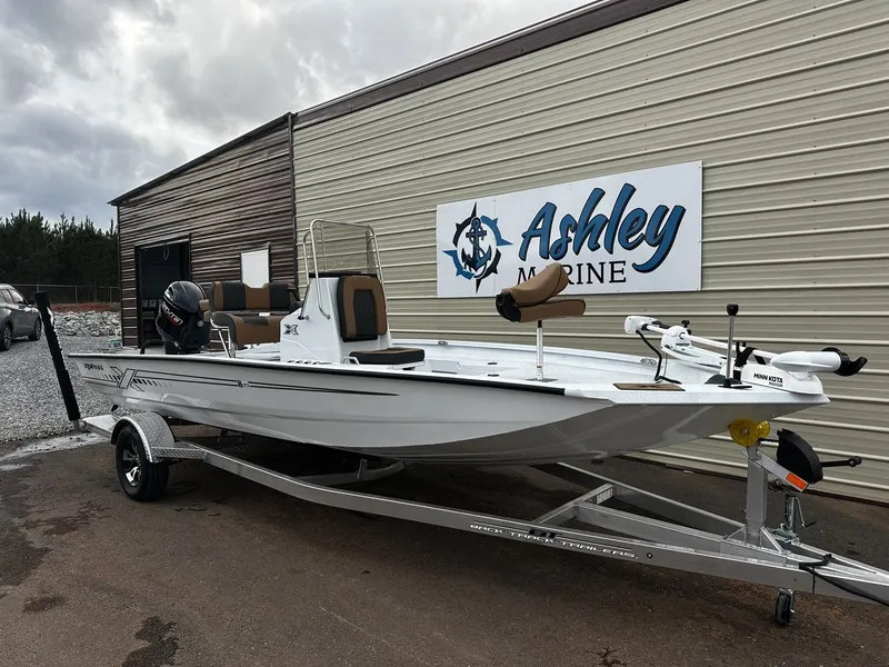 The Image of 2026 Xpress H20B Bay boat at Ashley Marine. - 1