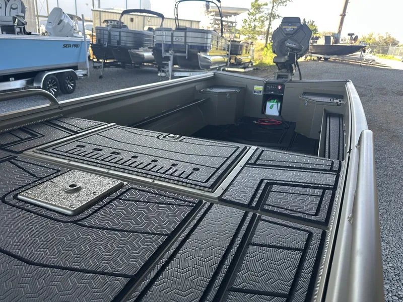 Slide: The Image of Gator-Tail Savage Series 1750 WITH GTR 40 2026 - 5