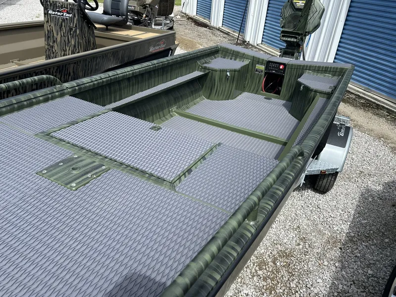 Slide: The Image of Gator-Tail Savage Series 1750 WITH GTR 40 2026 - 4