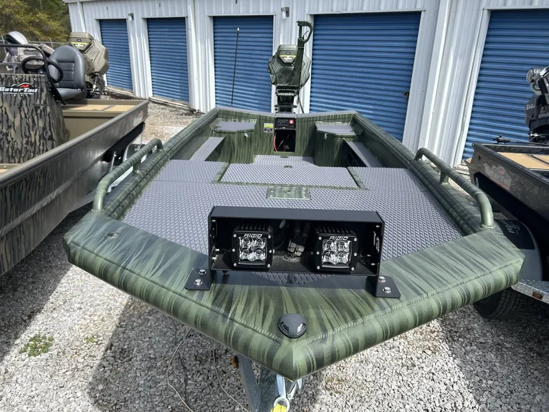 Slide: The Image of Gator-Tail Savage Series 1750 WITH GTR 40 2026 - 5