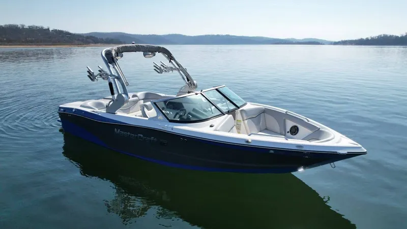 Slide: The Image of MasterCraft XT23 2017 - 10