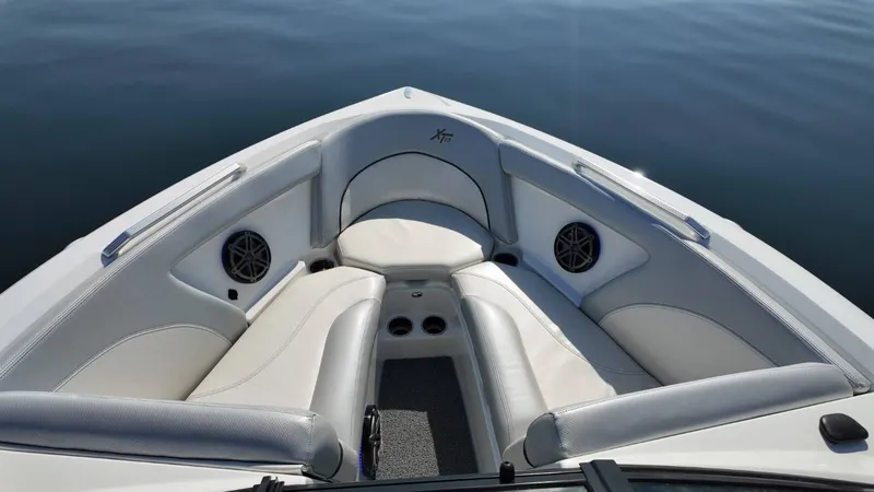 Slide: The Image of MasterCraft XT23 2017 - 11