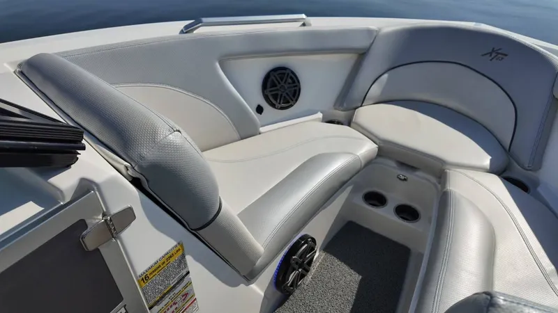 Slide: The Image of MasterCraft XT23 2017 - 12