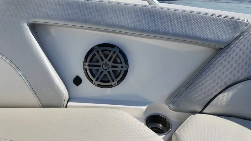 Slide: The Image of MasterCraft XT23 2017 - 13