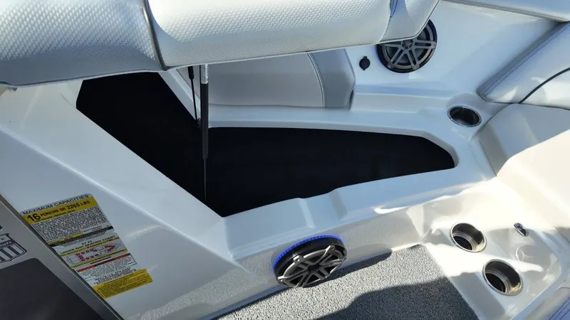 Slide: The Image of MasterCraft XT23 2017 - 17