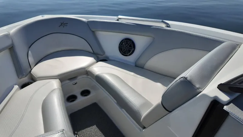 Slide: The Image of MasterCraft XT23 2017 - 19
