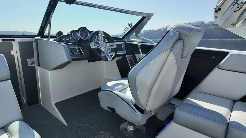 Slide: The Image of MasterCraft XT23 2017 - 23