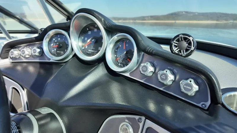 Slide: The Image of MasterCraft XT23 2017 - 30