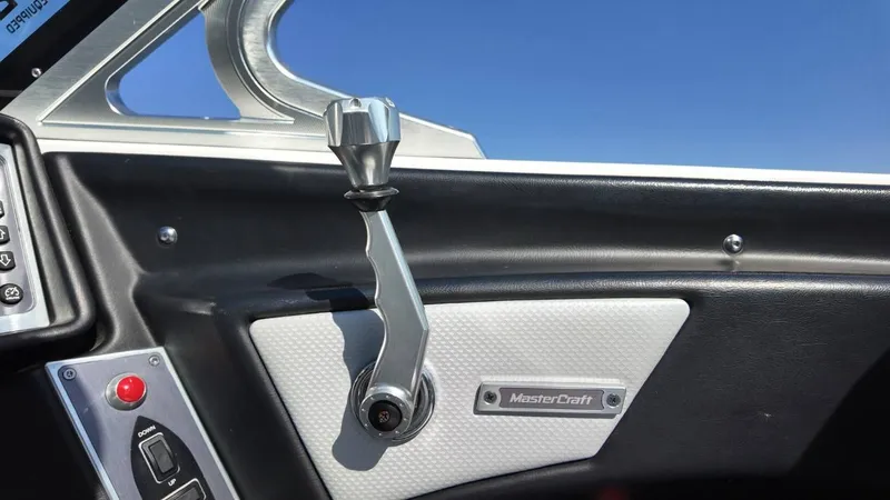 Slide: The Image of MasterCraft XT23 2017 - 35