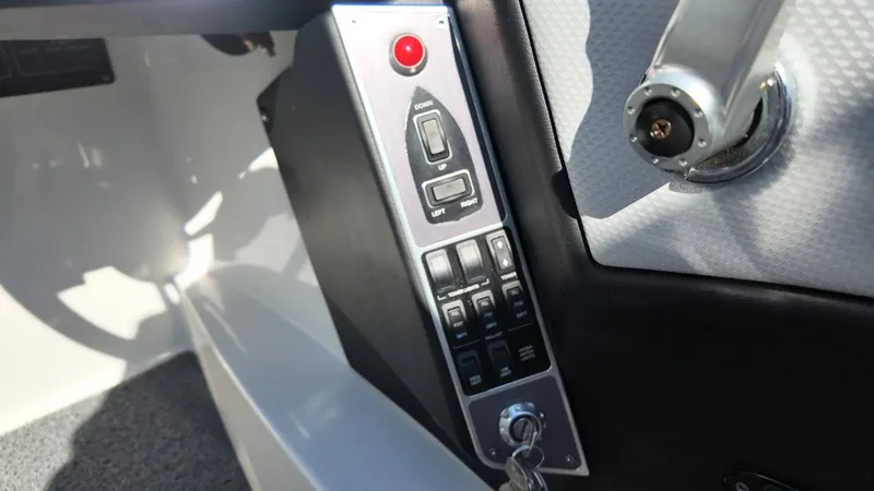 Slide: The Image of MasterCraft XT23 2017 - 36