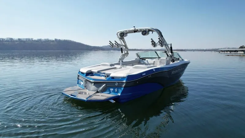 Slide: The Image of MasterCraft XT23 2017 - 4