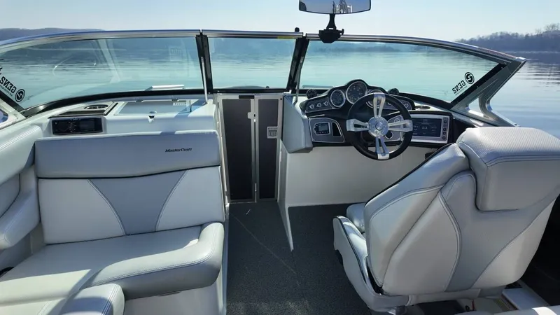 Slide: The Image of MasterCraft XT23 2017 - 41