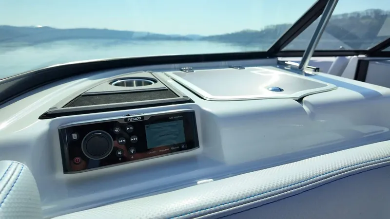 Slide: The Image of MasterCraft XT23 2017 - 42