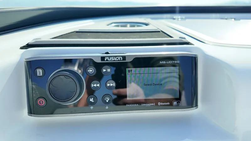 Slide: The Image of MasterCraft XT23 2017 - 43