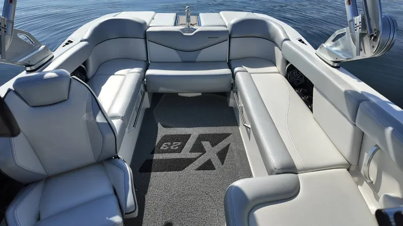 Slide: The Image of MasterCraft XT23 2017 - 46