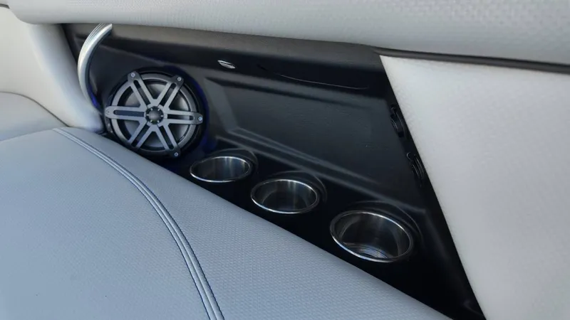 Slide: The Image of MasterCraft XT23 2017 - 50