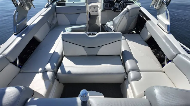 Slide: The Image of MasterCraft XT23 2017 - 52