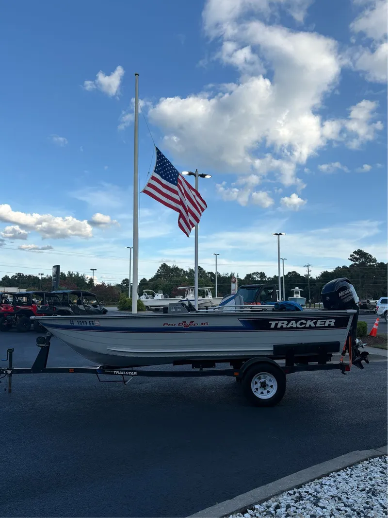 Slide: The Image of Tracker Pro Deep V-16 1993 - 12