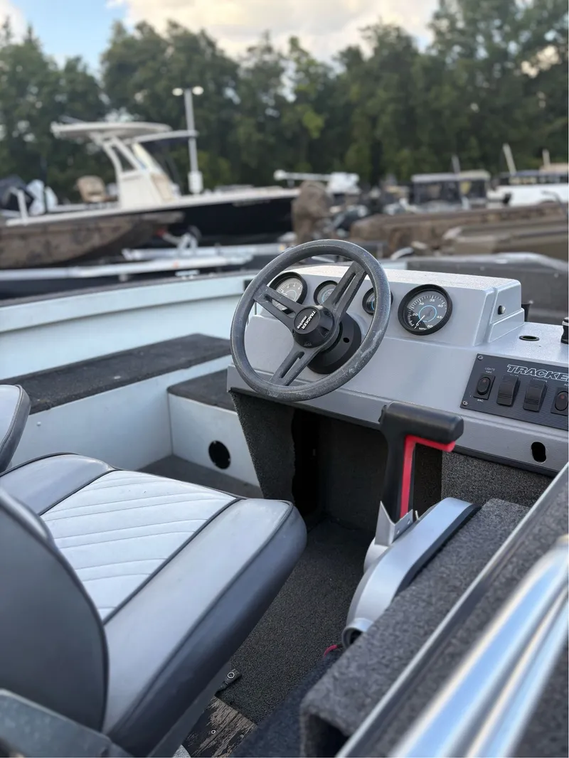 Slide: The Image of Tracker Pro Deep V-16 1993 - 13