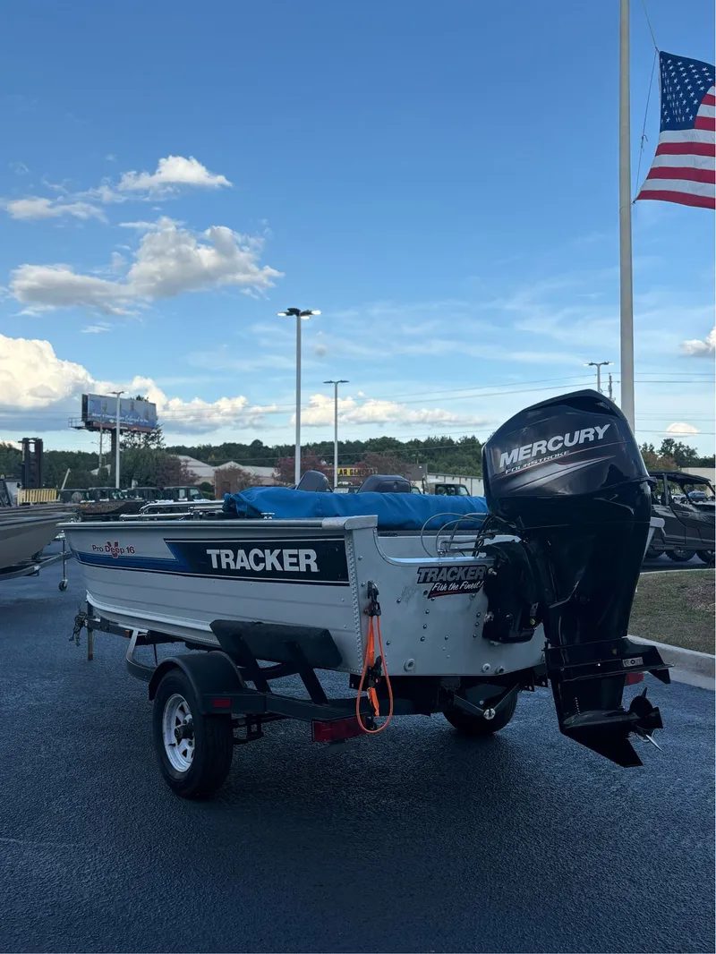 Slide: The Image of Tracker Pro Deep V-16 1993 - 14