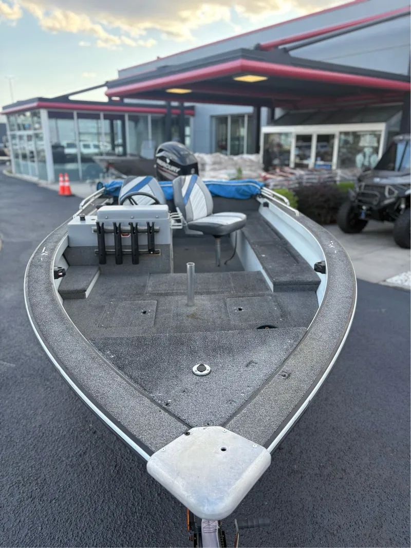 Slide: The Image of Tracker Pro Deep V-16 1993 - 15