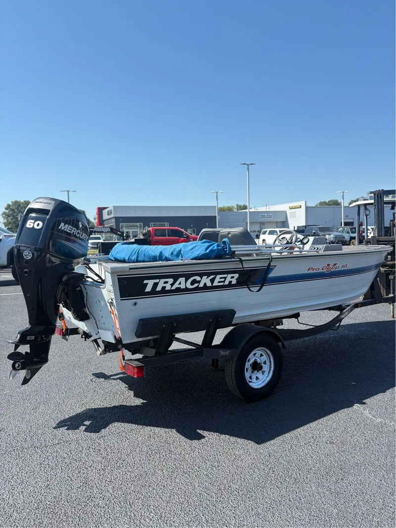 Slide: The Image of Tracker Pro Deep V-16 1993 - 8