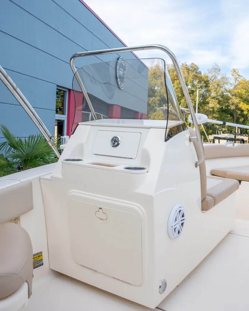 Slide: The Image of Scout 195 Sport Dorado 2022 - 13