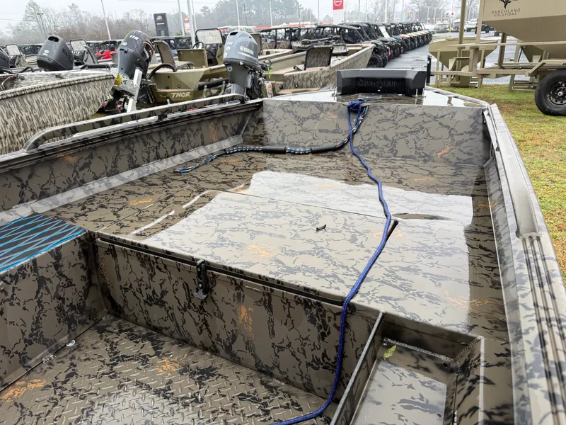 Slide: The Image of Edge Boats 653 DB 2025 - 4