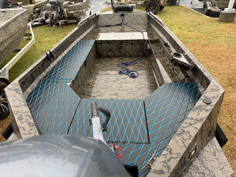 Slide: The Image of Edge Boats 653 DB 2025 - 6