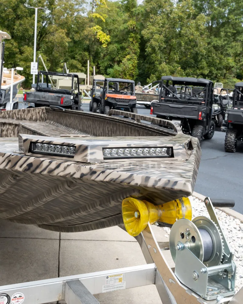 Slide: The Image of Edge Boats 756 DB 2025 - 12