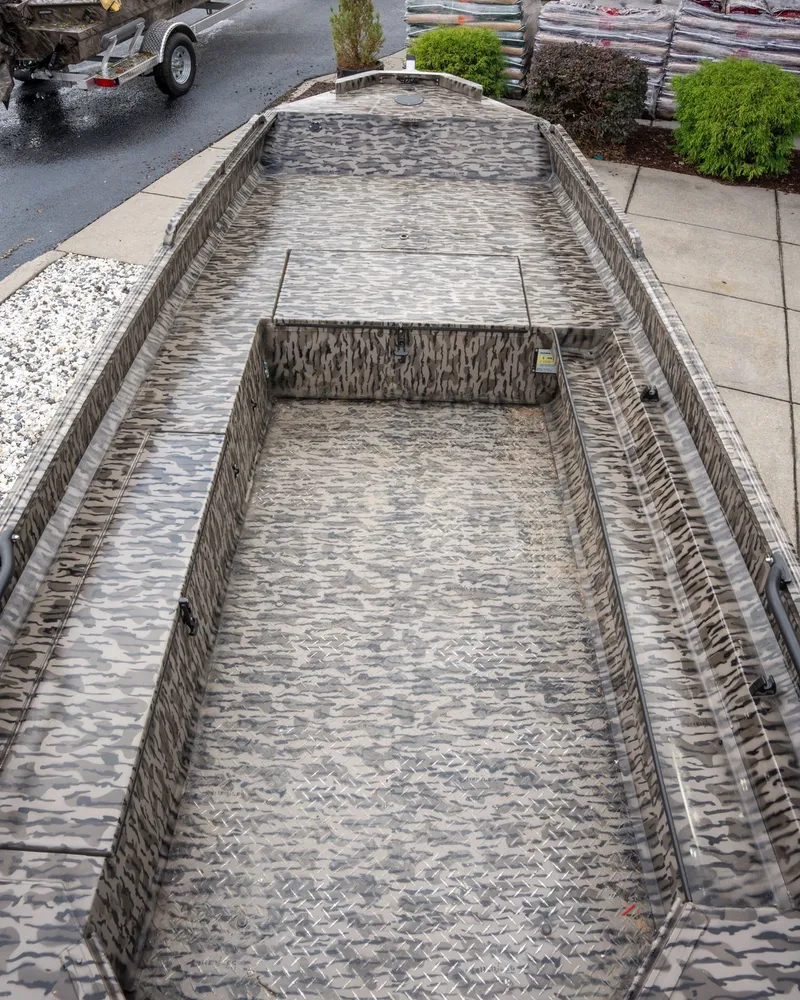 Slide: The Image of Edge Boats 756 DB 2025 - 7