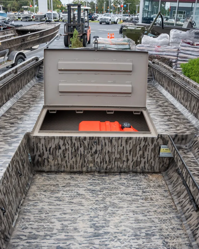 Slide: The Image of Edge Boats 756 DB 2025 - 9