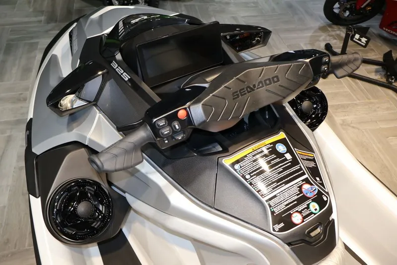 Slide: The Image of Sea-Doo GTX Limited 325 2026 - 11