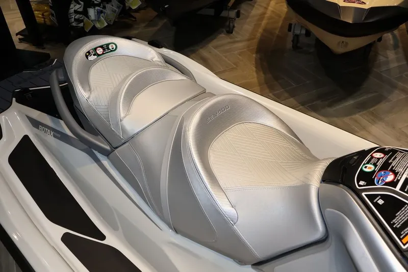 Slide: The Image of Sea-Doo GTX Limited 325 2026 - 9