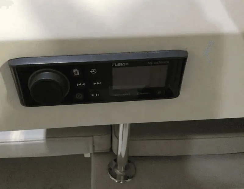 Slide: The Image of Parker Marine 2320 SL Sport Cabin 2021 - 12