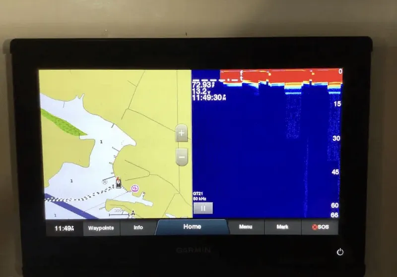 Slide: The Image of Parker Marine 2320 SL Sport Cabin 2021 - 14