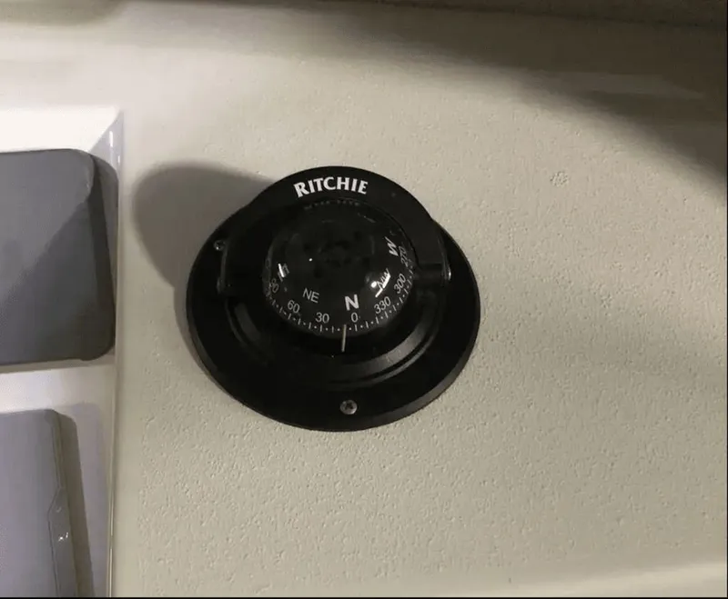 Slide: The Image of Parker Marine 2320 SL Sport Cabin 2021 - 16