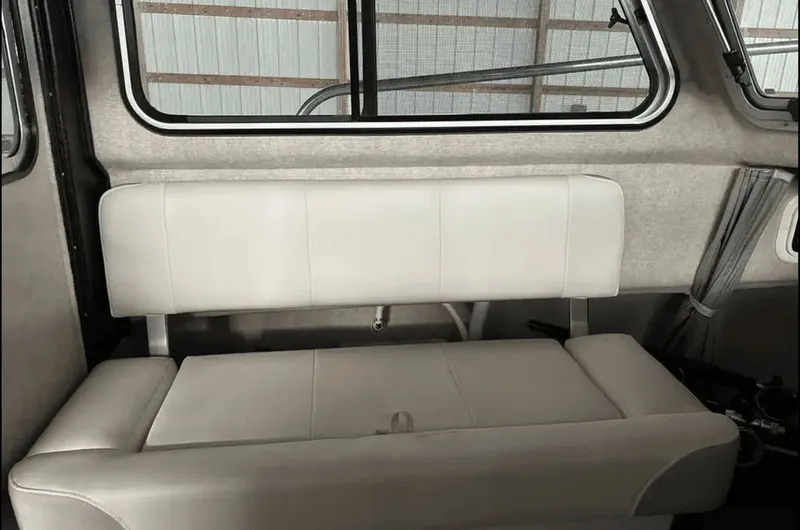 Slide: The Image of Parker Marine 2320 SL Sport Cabin 2021 - 18