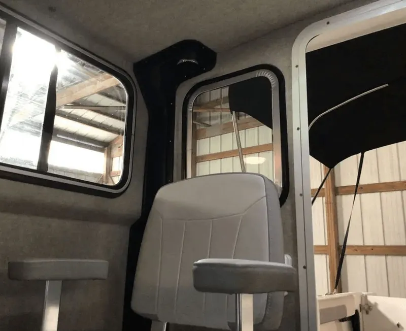 Slide: The Image of Parker Marine 2320 SL Sport Cabin 2021 - 22