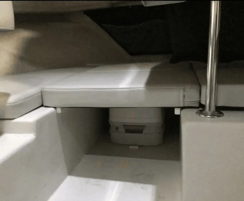 Slide: The Image of Parker Marine 2320 SL Sport Cabin 2021 - 24