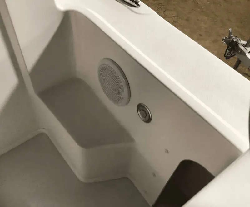 Slide: The Image of Parker Marine 2320 SL Sport Cabin 2021 - 33