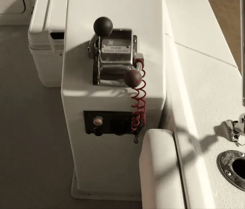 Slide: The Image of Parker Marine 2320 SL Sport Cabin 2021 - 34